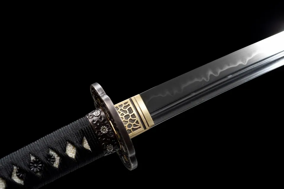 Katana Ketsueki en acier T10 avec hamon, saya laqué rouge, vue 4