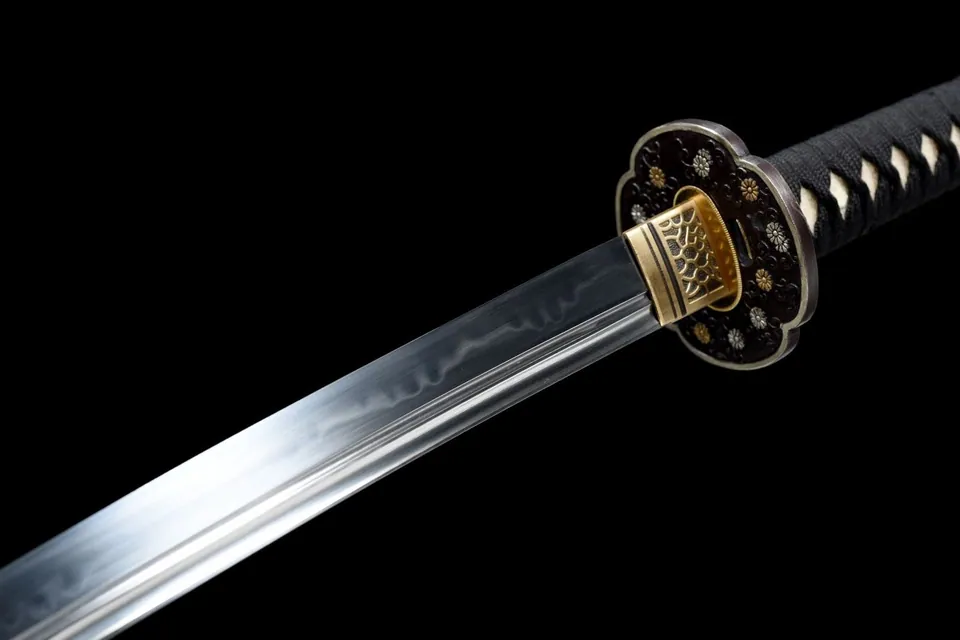 Katana Ketsueki en acier T10 avec hamon, saya laqué rouge, vue 5