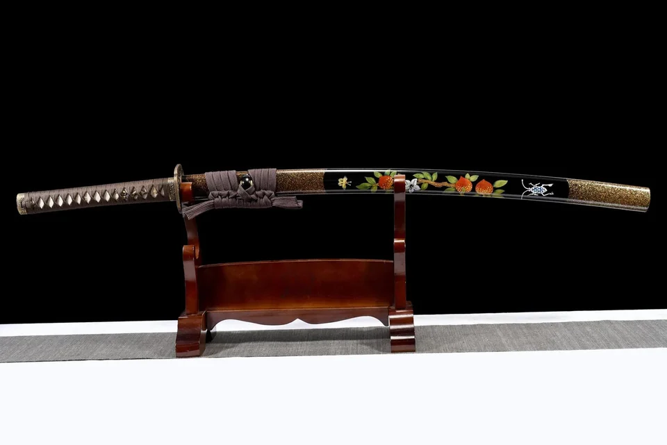 Katana Kiku Hana en acier de Damas, saya noire à fleurs et fruits, vue 2