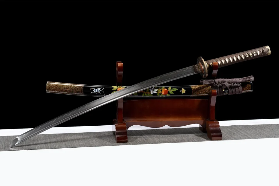 Katana Kiku Hana en acier de Damas, saya noire à fleurs et fruits, vue 4