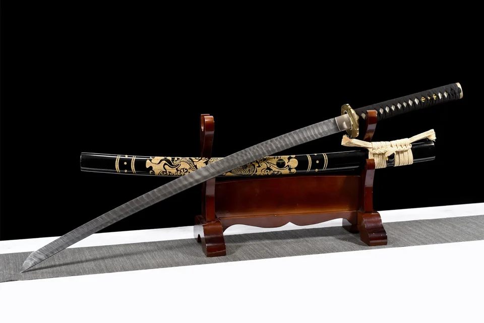 Katana Kinryū en acier de Damas, saya noire et dragon doré sculpté, vue 2