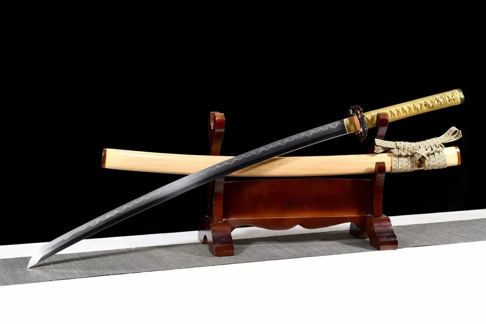 Katana Kintsurugi en acier san mai, tsuba aux grues dorées, vue 4