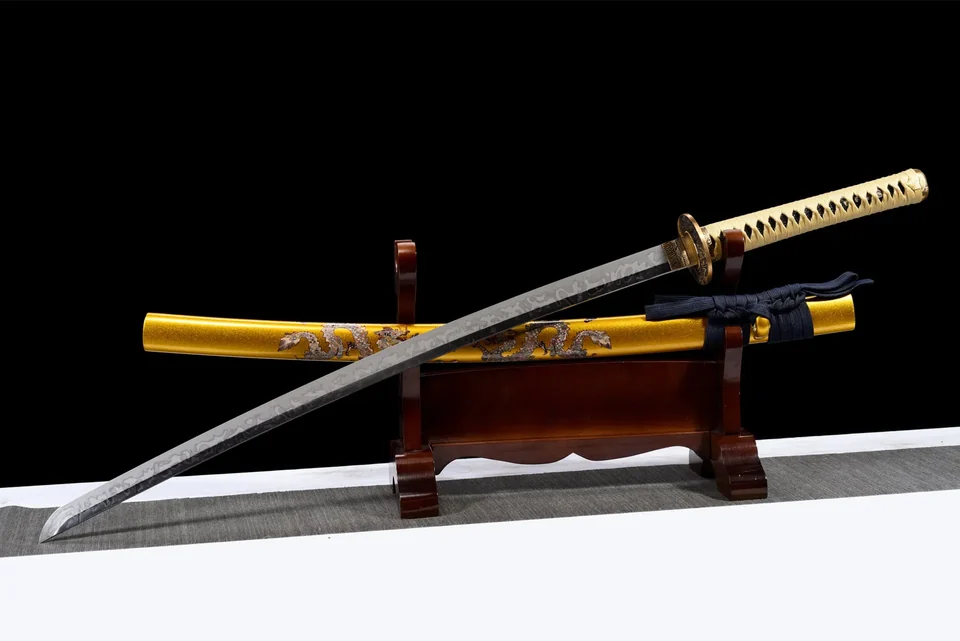 Katana Kogane Ryū en acier T10 à hamon, saya laquée et dragon doré, vue 3