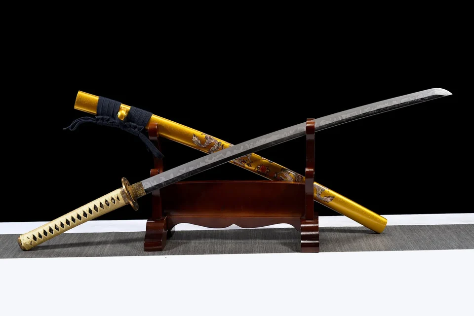 Katana Kogane Ryū en acier T10 à hamon, saya laquée et dragon doré, vue 4