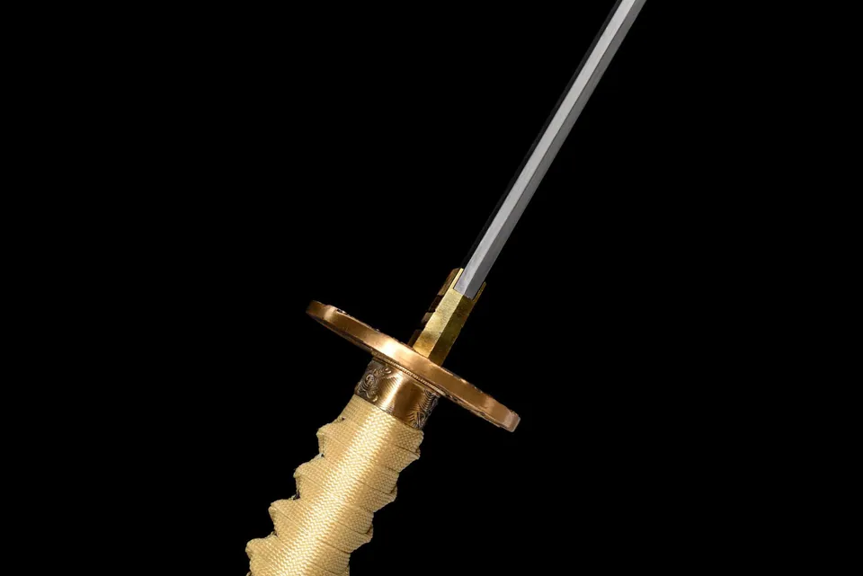 Katana Kogane Ryū en acier T10 à hamon, saya laquée et dragon doré, vue 8