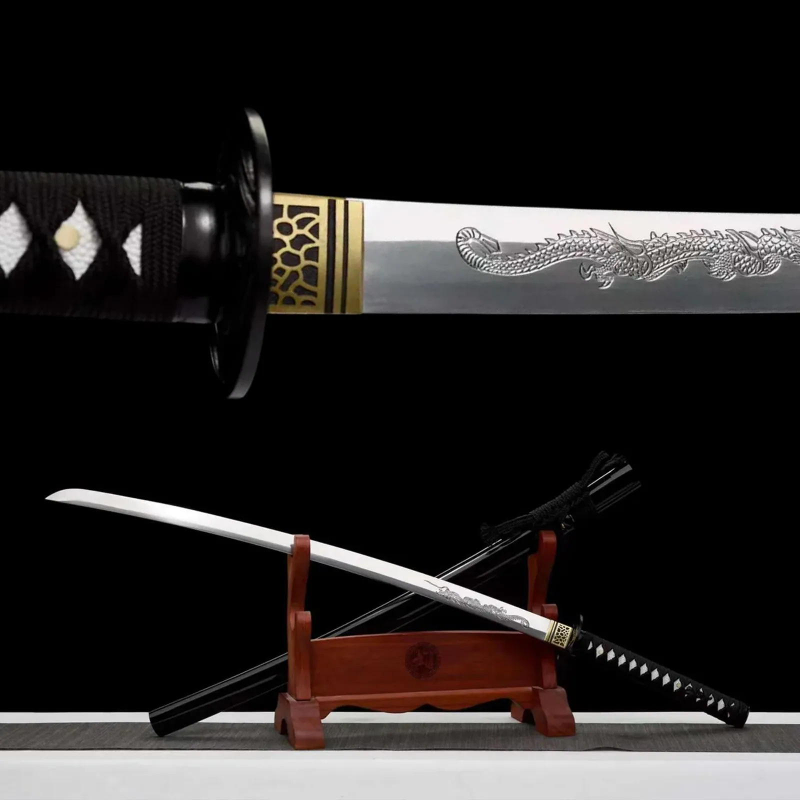 Katana Koi en acier au manganèse, lame acier naturel, tsuba en fer, photo de couverture du guide « Acier carbone 1060, 1095 ou 1045 : lequel choisir pour un katana ? »
