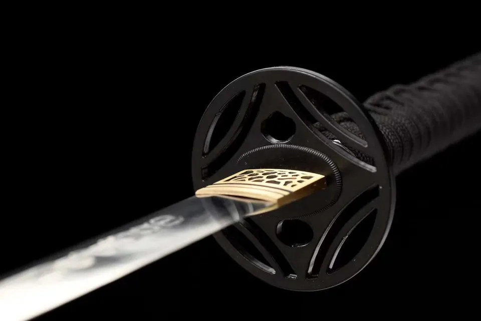 Katana Koi en acier au manganèse, lame acier naturel, tsuba en fer, vue 5