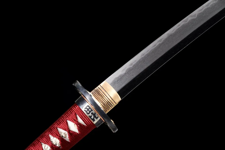 Katana Kōryūtō en acier kobuse, saya craquelé rouge et or, vue 7