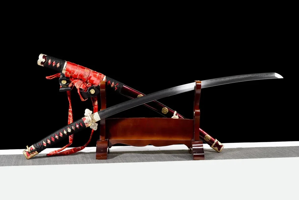 Katana Kōyō Tachi en acier damas avec hamon, saya bordeaux, vue 3