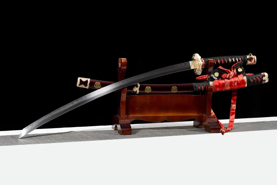 Katana Kōyō Tachi en acier damas avec hamon, saya bordeaux, vue 4