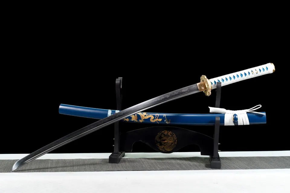 Katana Kurao en acier T10 avec bo-hi, saya bleu au dragon doré, vue 2