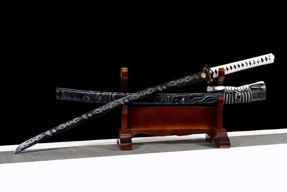 Katana Kurochō en acier 1060, finition noire mate, vue 4