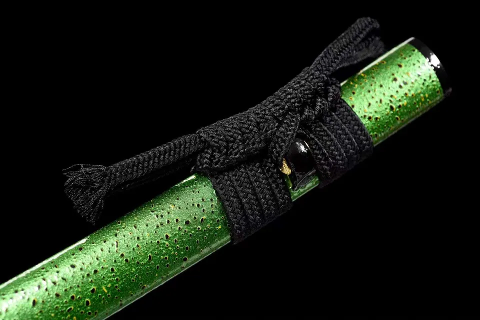 Katana Kusa en acier damas, hamon ondulé, saya vert et tsuba florale, vue 6