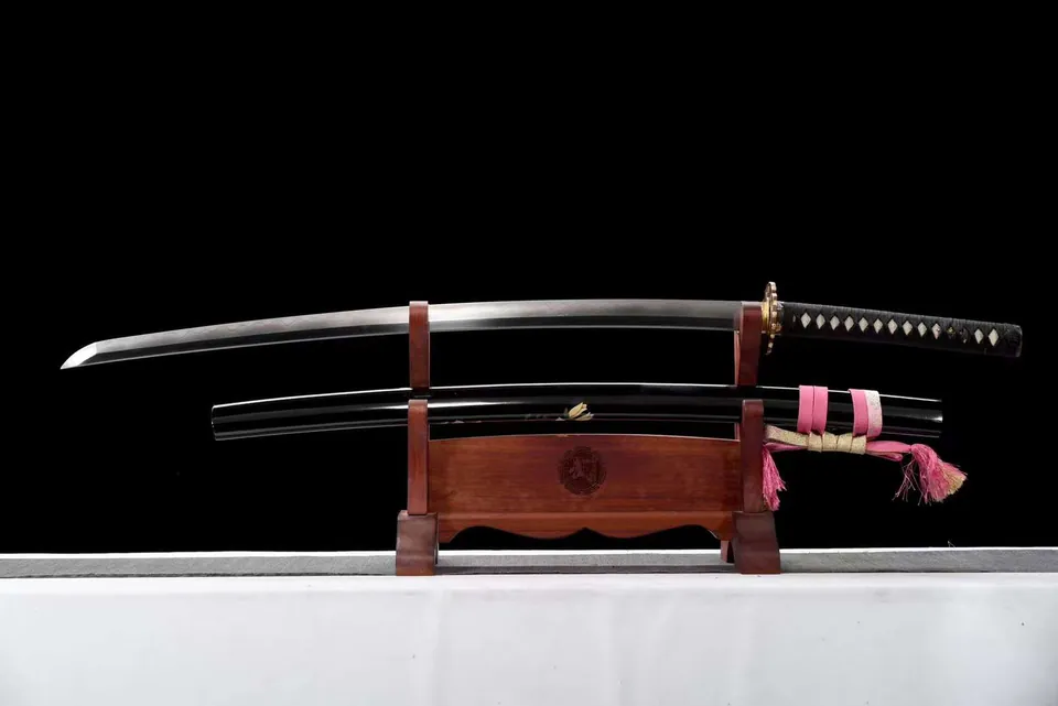 Katana Kyokujitsu en acier san mai T10 et Damas, saya noire aux sakura, vue 2