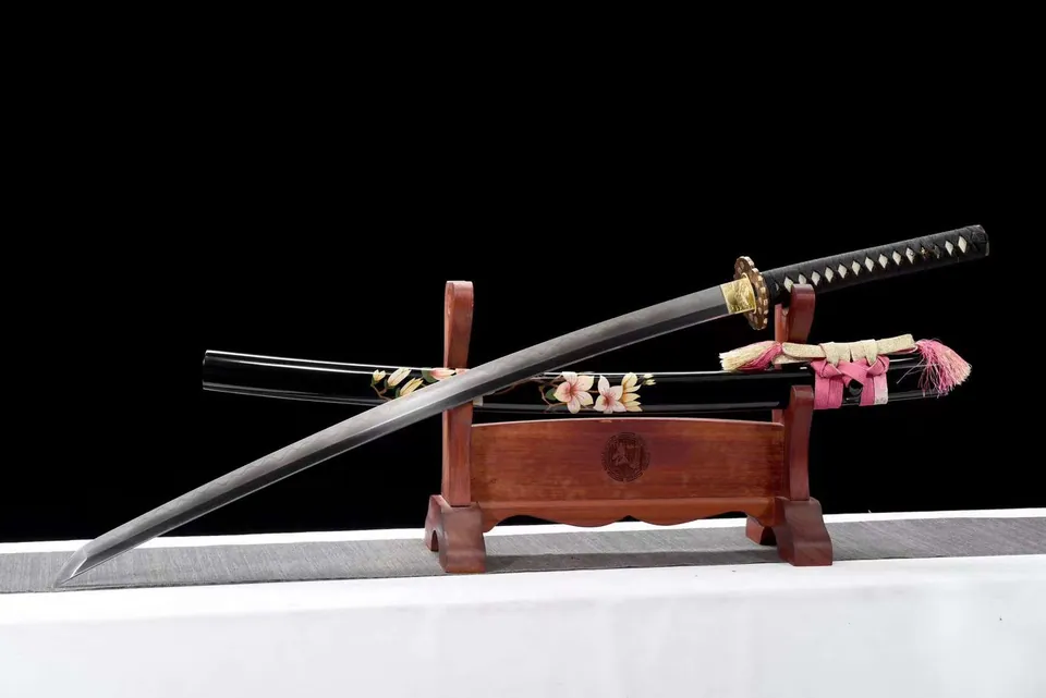 Katana Kyokujitsu en acier san mai T10 et Damas, saya noire aux sakura, vue 3