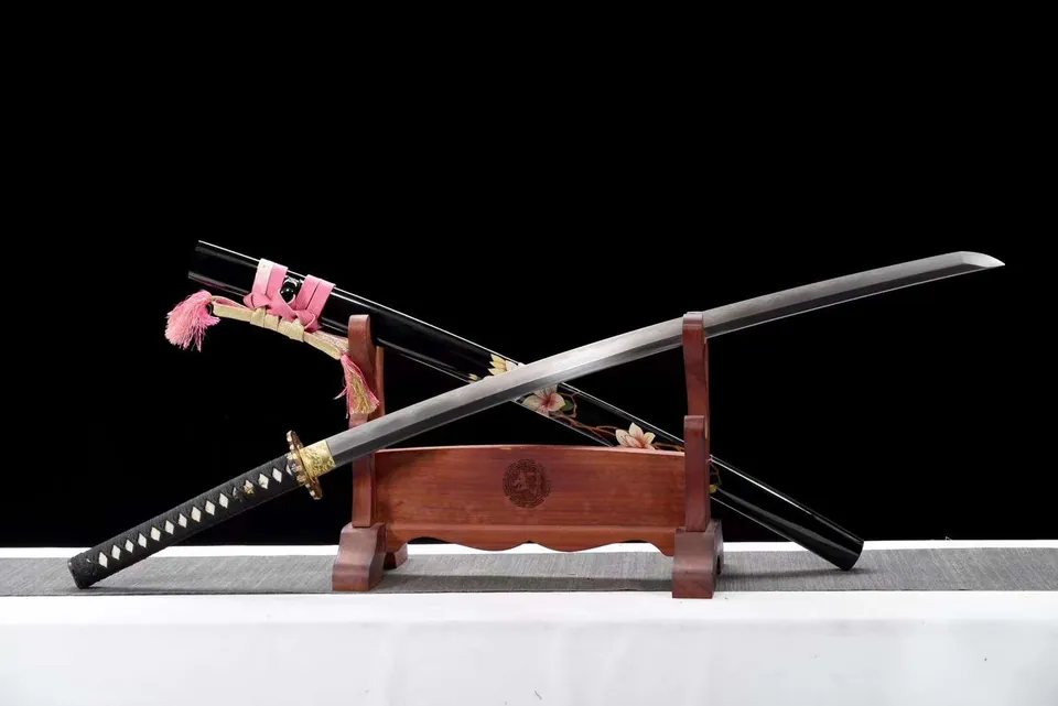 Katana Kyokujitsu en acier san mai T10 et Damas, saya noire aux sakura, vue 4
