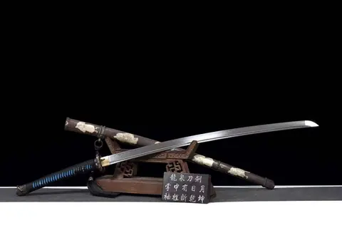 Katana Miyamoto en acier T10, saya et tsuba en cuivre sculpté