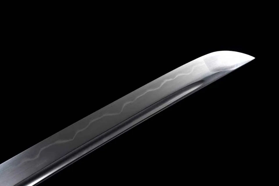 Katana Miyamoto en acier T10, saya et tsuba en cuivre sculpté, vue 4