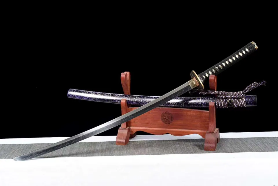 Katana Murasaki no Akuma en acier T10, saya noir et violet, vue 2
