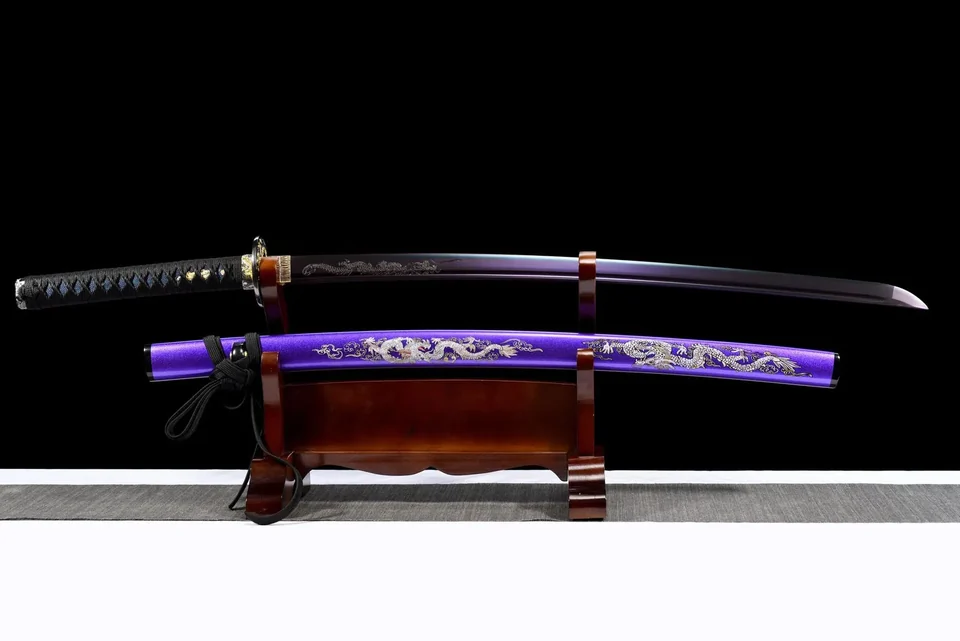Katana Murasaki Ryū en acier 1060 violet, bo-hi et dragon gravé, vue 2