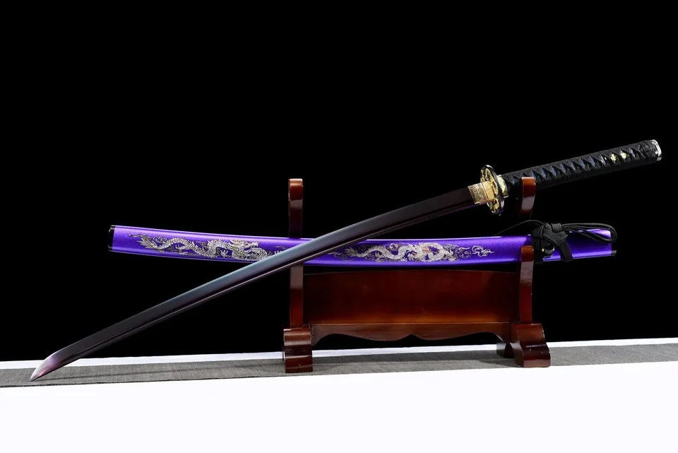 Katana Murasaki Ryū en acier 1060 violet, bo-hi et dragon gravé, vue 5