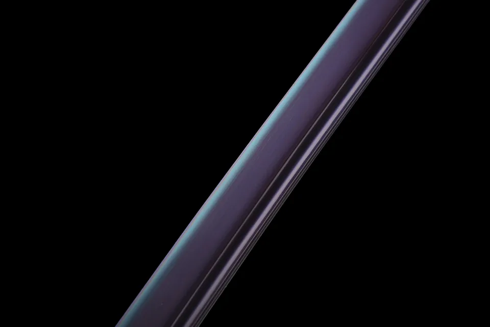Katana Murasaki Ryū en acier 1060 violet, bo-hi et dragon gravé, vue 7