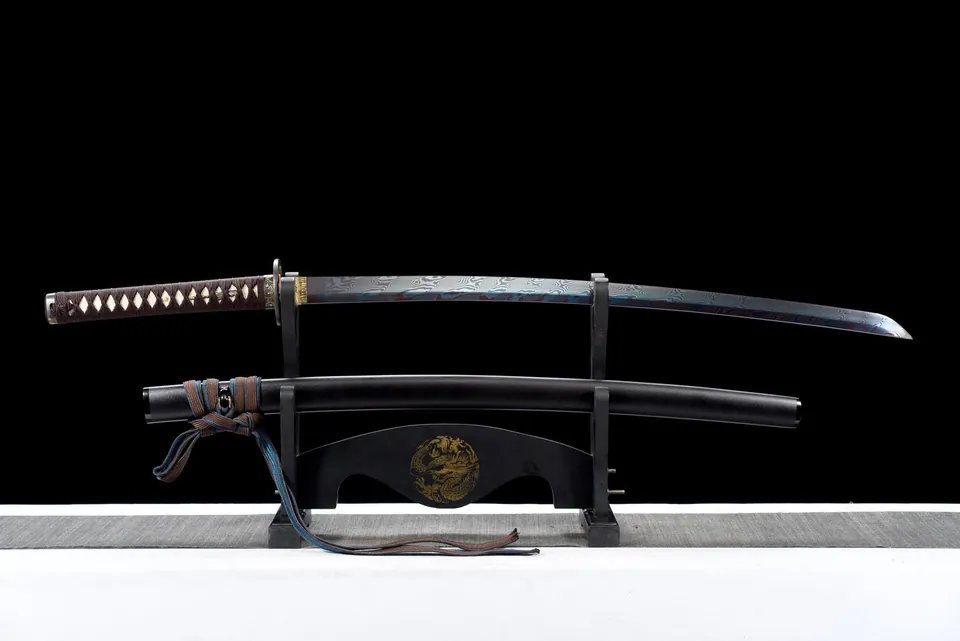 Katana Muromachi en acier de Damas, saya noire et sageo bleu et marron, vue 2