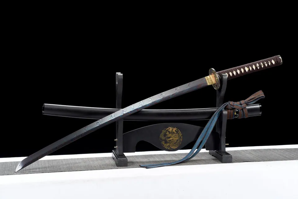 Katana Muromachi en acier de Damas, saya noire et sageo bleu et marron, vue 4