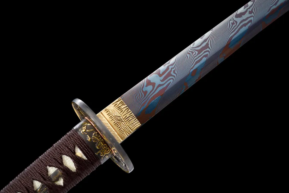 Katana Muromachi en acier de Damas, saya noire et sageo bleu et marron, vue 7