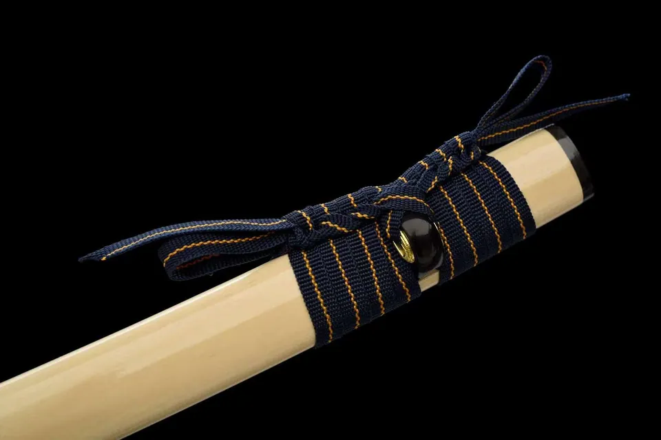 Katana Musashi en acier damas avec bo-hi, saya beige, sageo bleu, vue 6