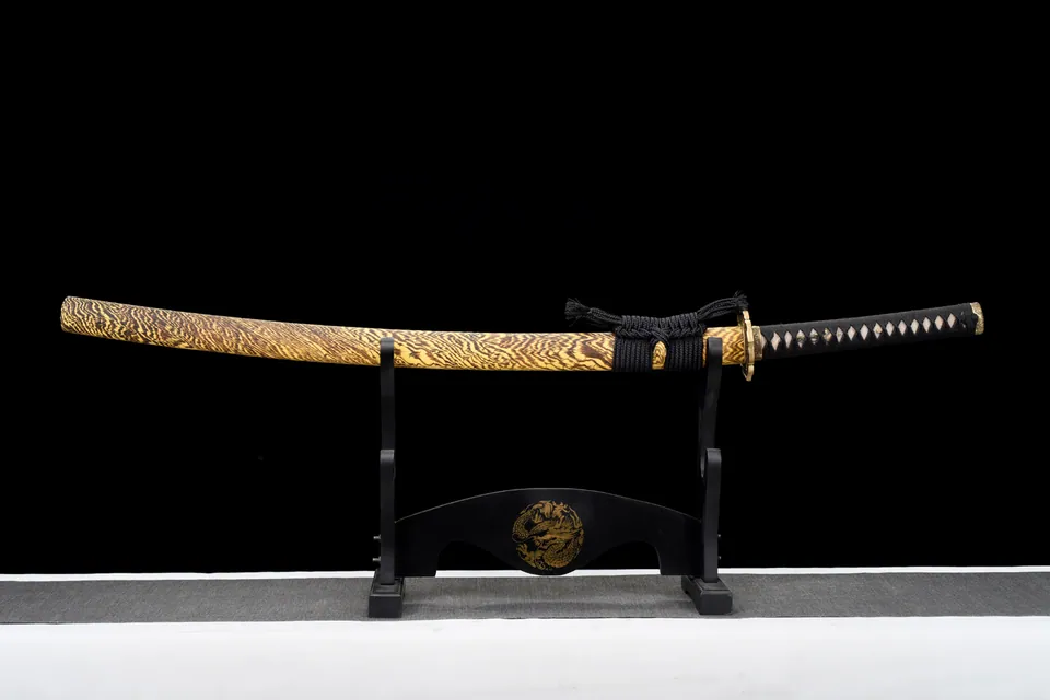 Katana Nara en acier T10 avec hamon et bo-hi, tsuba en cuivre doré, vue 3