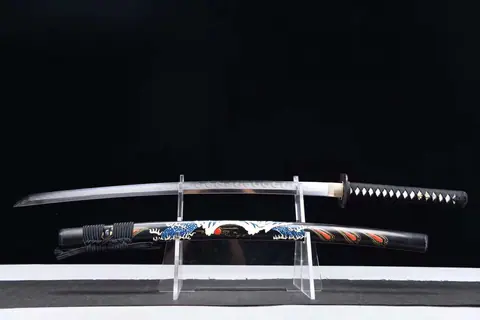 Katana Nihon en acier T10, hamon en flamme et saya noir peint