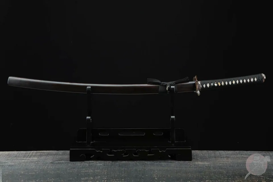 Katana Numachi en acier damas avec hamon, polissage miroir, vue 2