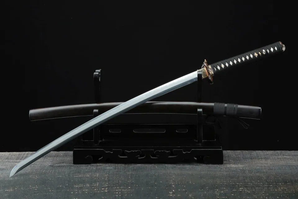 Katana Numachi en acier damas avec hamon, polissage miroir, vue 4
