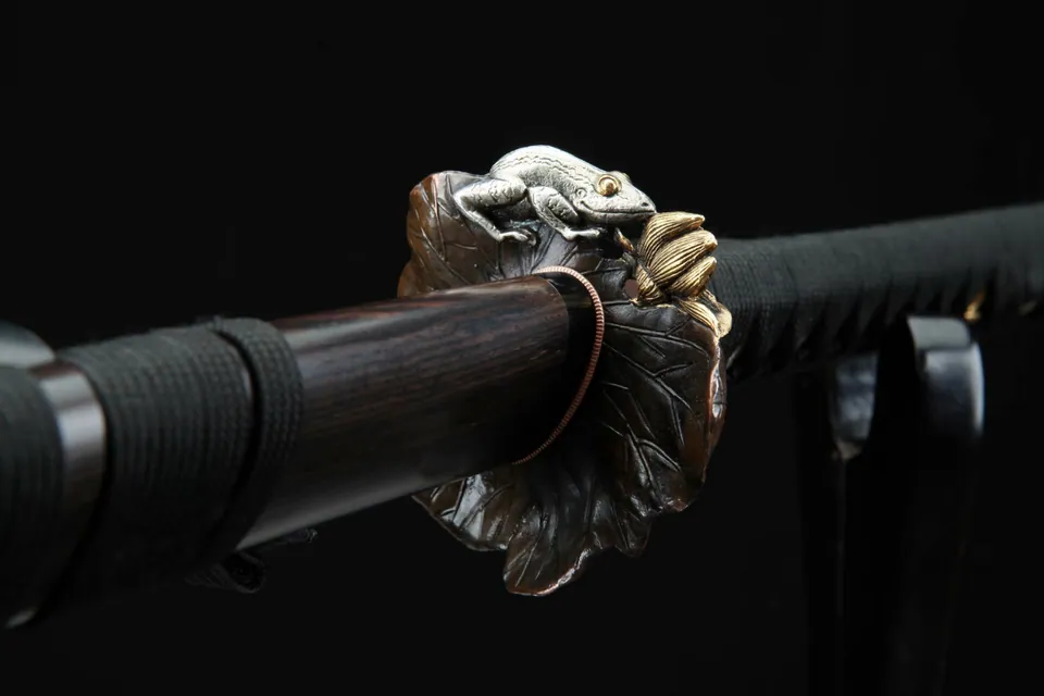 Katana Numachi en acier damas avec hamon, polissage miroir, vue 5