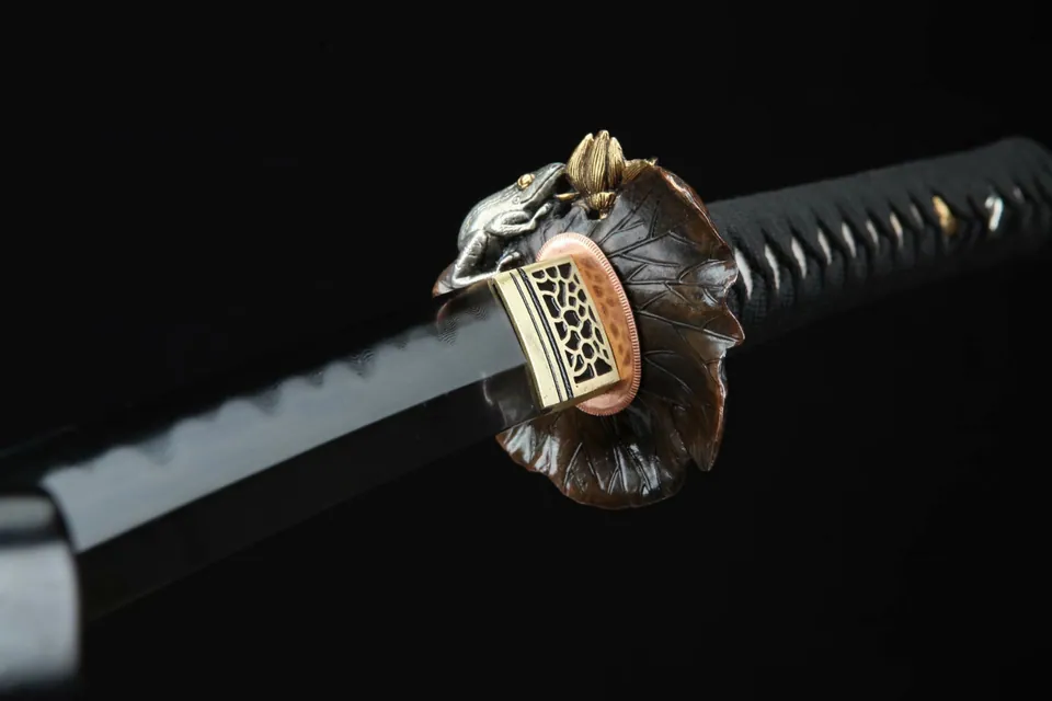Katana Numachi en acier damas avec hamon, polissage miroir, vue 8