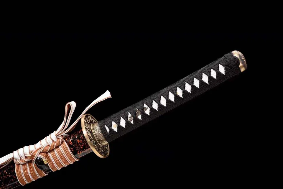Katana Ōchō en acier T10 avec hamon, saya en bois laqué noir, vue 6