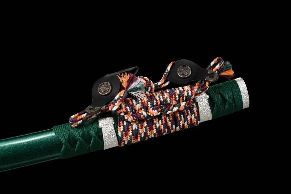 Katana Oda en acier T10, saya laqué vert au symbole du clan Oda, vue 4