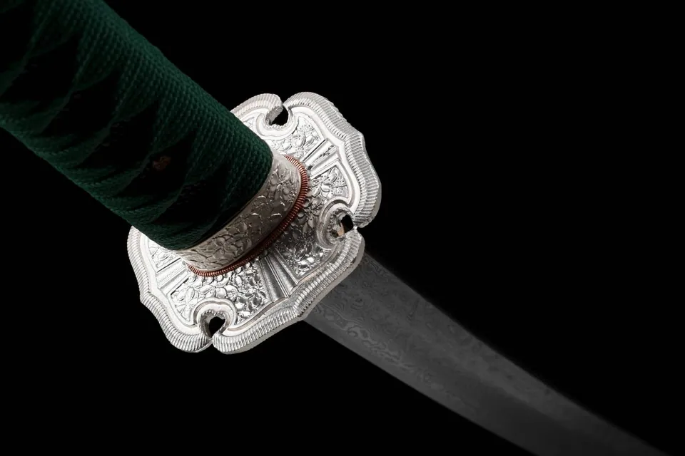 Katana Oda en acier T10, saya laqué vert au symbole du clan Oda, vue 6