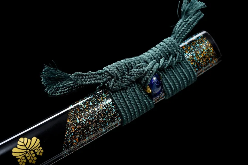 Katana Ōkami en acier T10 avec hamon, saya au motif du clan Toyotomi, vue 7