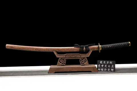 Katana Ōku en acier 608, tsuba en laiton, saya en bois laqué