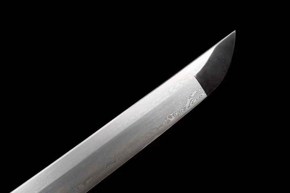 Katana Ōku en acier 608, tsuba en laiton, saya en bois laqué, vue 4