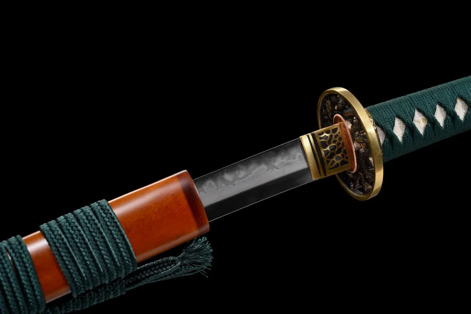 Katana Orochi en acier T10, hamon en flamme, tsuba en cuivre doré, vue 5