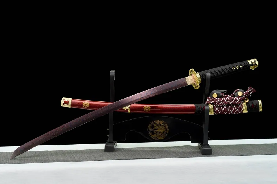 Katana Owari en acier damas pourpre, monture de style tachi, vue 2