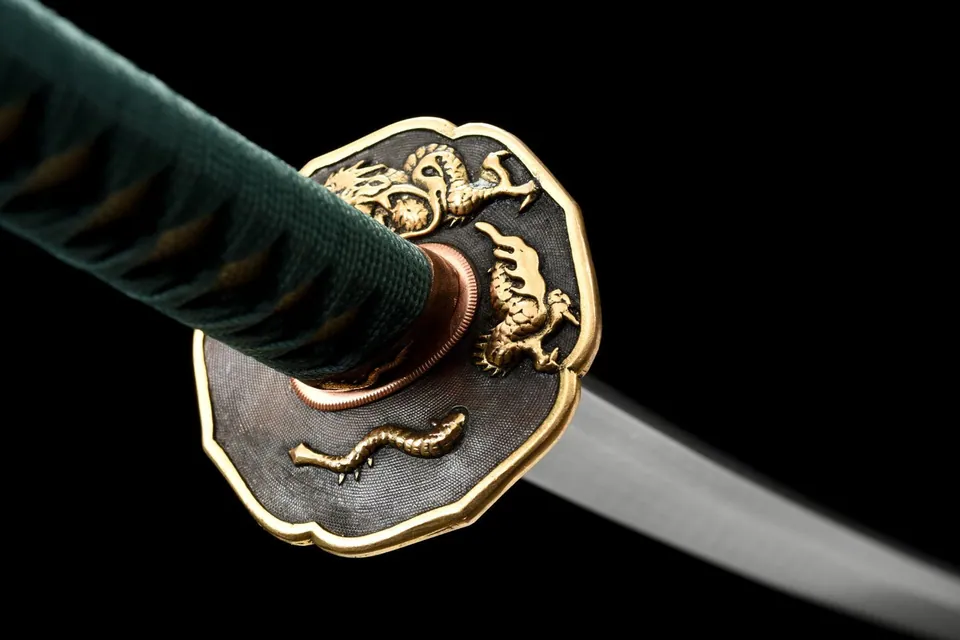 Katana Ozayaka en acier damas, saya noir au dragon, sageo vert, vue 6