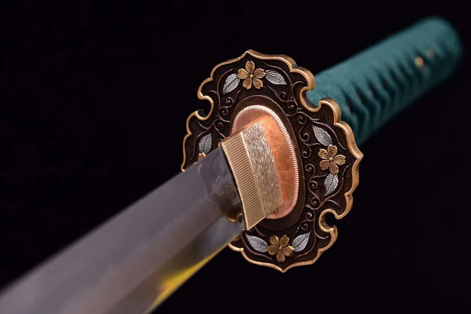 Katana Pikokku en acier T10 avec hamon choji, sageo vert, vue 2
