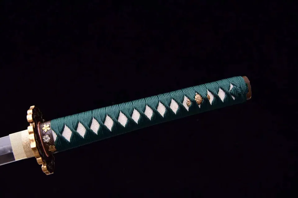 Katana Pikokku en acier T10 avec hamon choji, sageo vert, vue 4