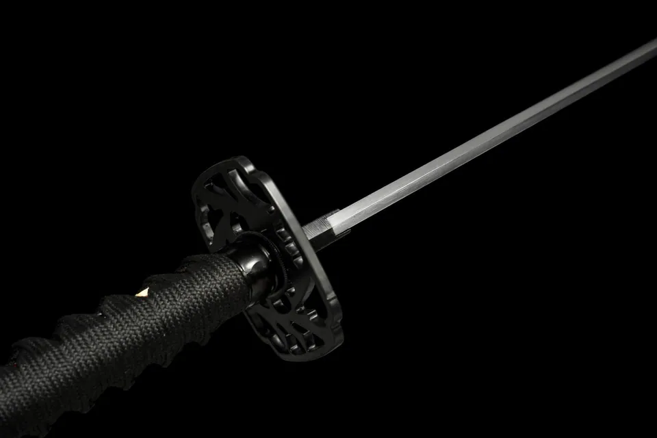 Katana Pimpas en acier T10, hamon ondulé, cordage rouge et noir, vue 2