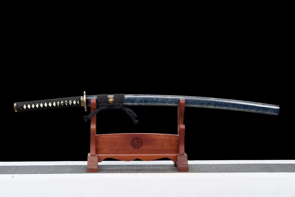 Katana Ray en acier T10 à hamon, saya bleu au motif de raie