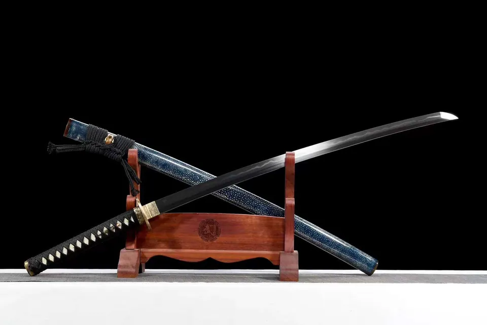 Katana Ray en acier T10 à hamon, saya bleu au motif de raie, vue 2